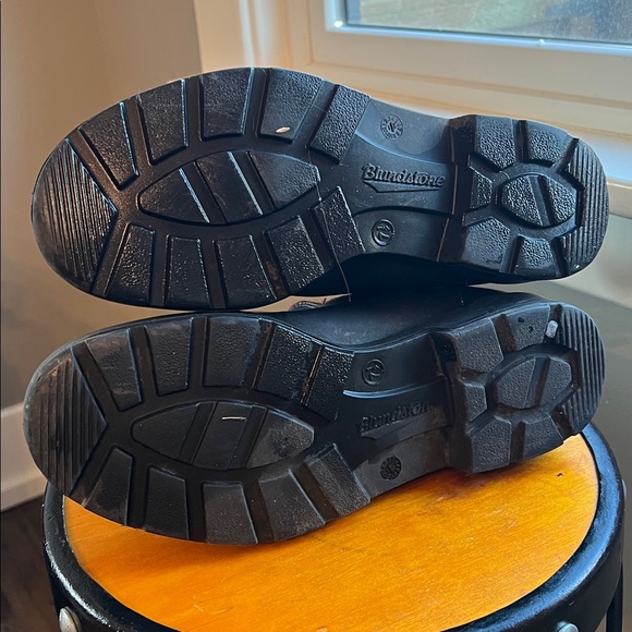 Blundstone Black Boots with Rainbow Accents - Picture 5 of 5